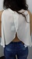 Camisola branca aberta atras 